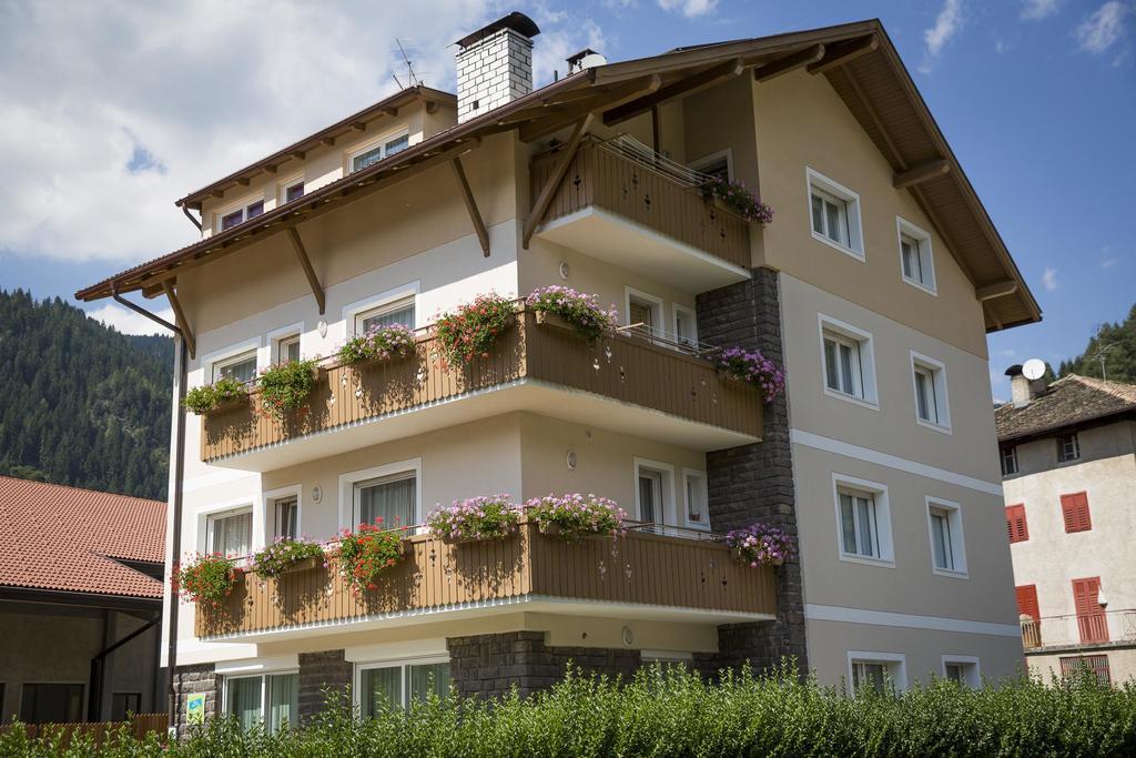 Appartamento Rose Di Bosco Predazzo Esterno foto